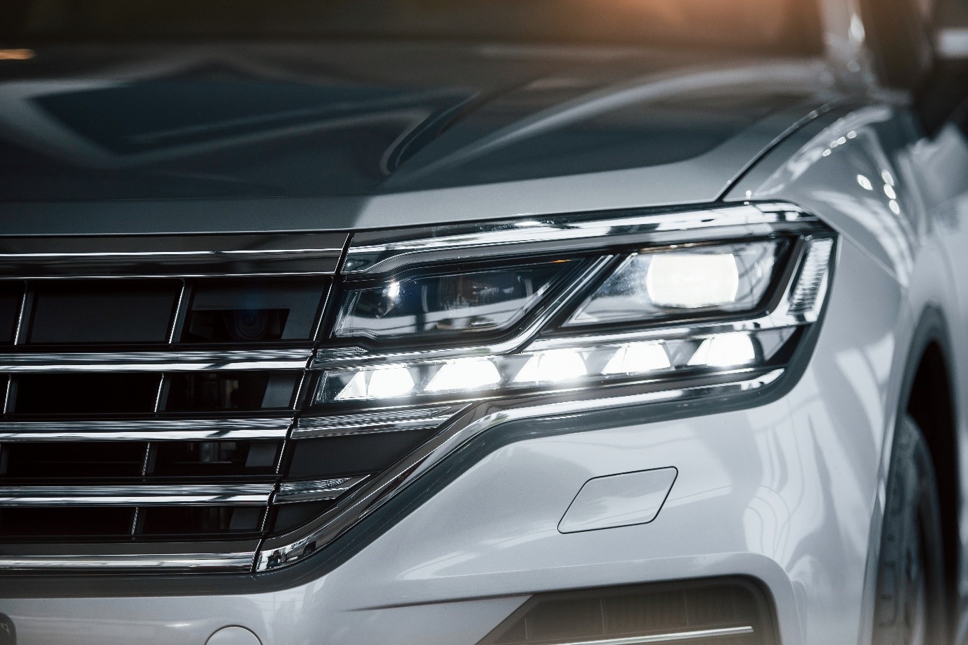 Designing the automotive lighting of the future: trends, challenges, and opportunities